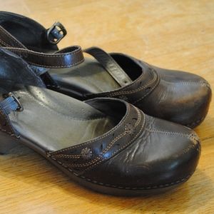 Dankso Mary Jane Clogs